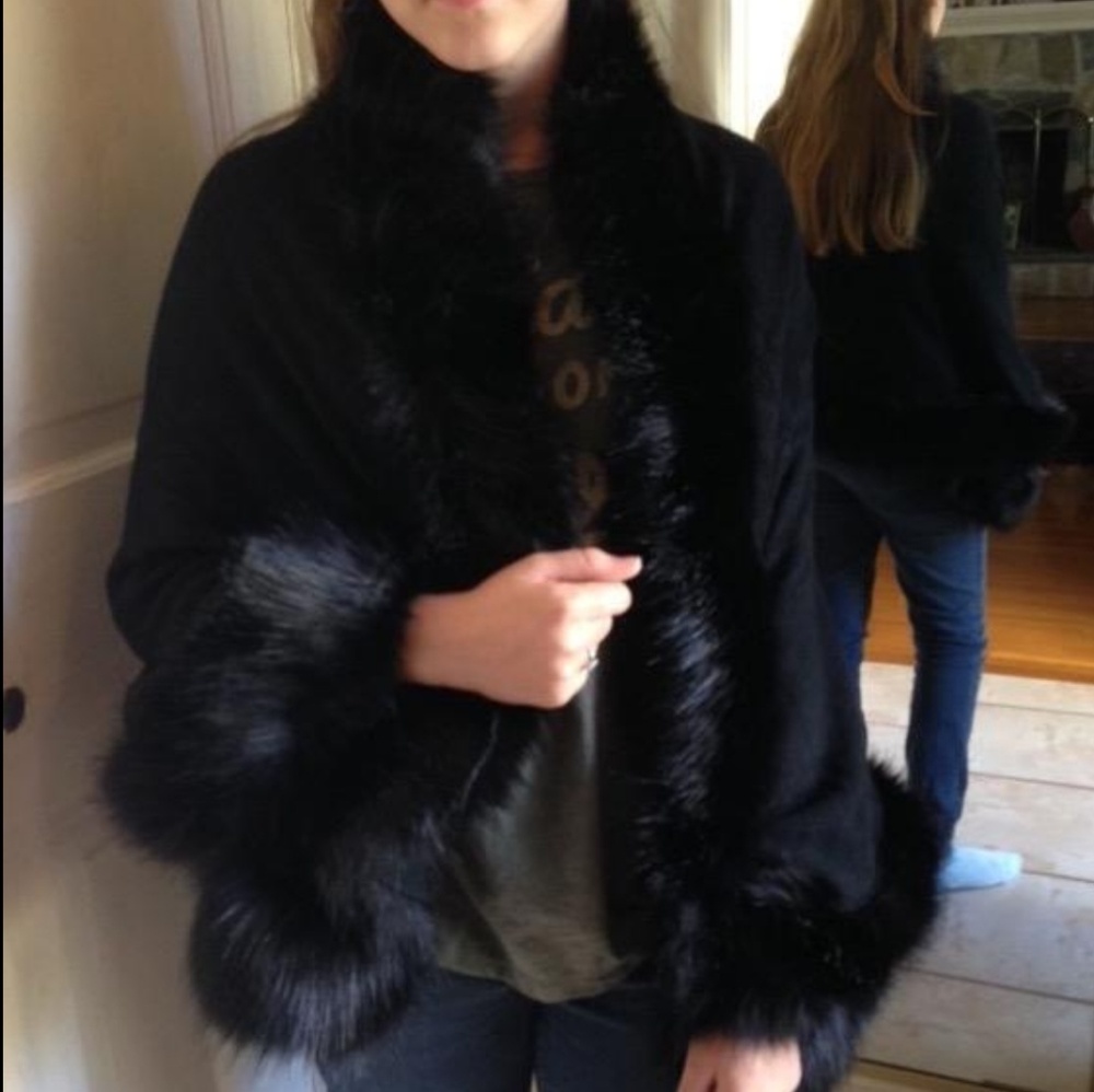 Faux Fur Poncho Wrap Shawl - Picture 3 of 5